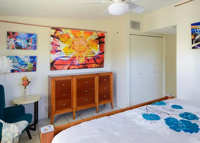 Holiday home Relax At Artist's Secret Garden, Koi Pond & Jacuzzi, 4 Big Groups