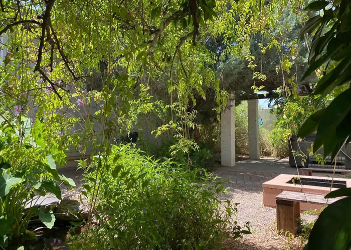 Holiday home Relax At Artist's Secret Garden, Koi Pond & Jacuzzi, 4 Big Groups