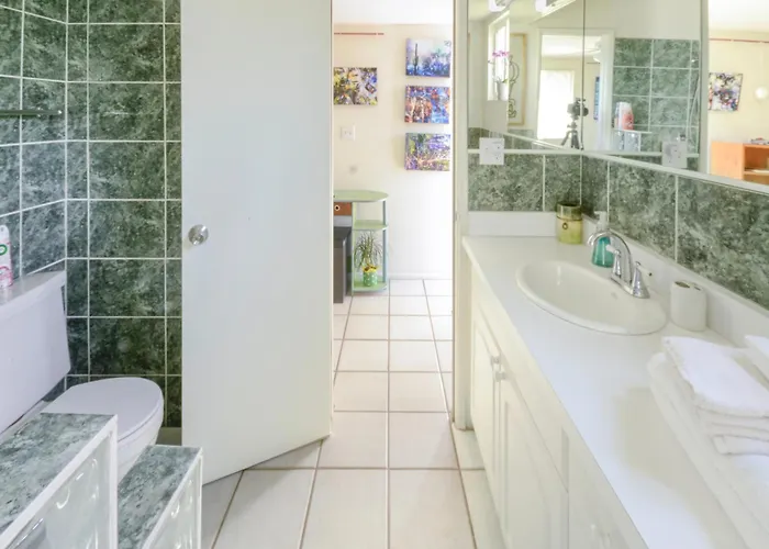 Holiday home Relax At Artist's Secret Garden, Koi Pond & Jacuzzi, 4 Big Groups