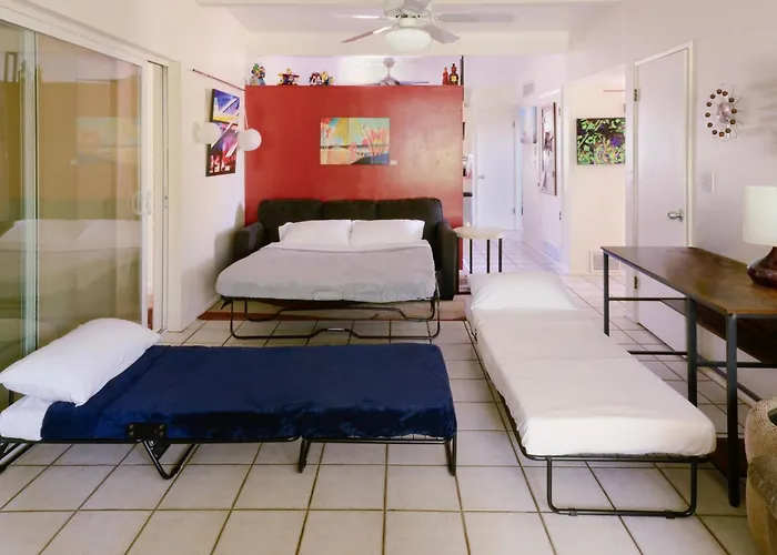 Holiday home Relax At Artist's Secret Garden, Koi Pond & Jacuzzi, 4 Big Groups Tucson