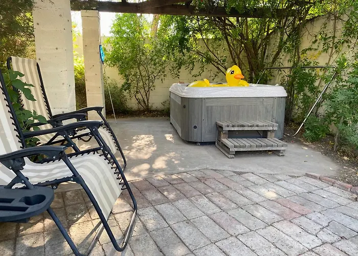 Relax At Artist's Secret Garden, Koi Pond & Jacuzzi, 4 Big Groups Tucson