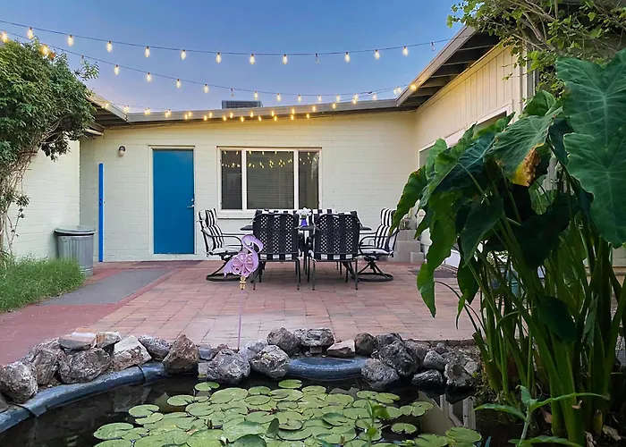 Holiday home Relax At Artist's Secret Garden, Koi Pond & Jacuzzi, 4 Big Groups *