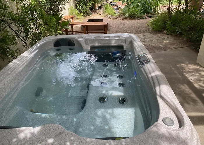 Holiday home Relax At Artist's Secret Garden, Koi Pond & Jacuzzi, 4 Big Groups Tucson