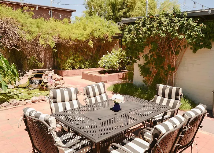 Relax At Artist's Secret Garden, Koi Pond & Jacuzzi, 4 Big Groups Holiday home Tucson