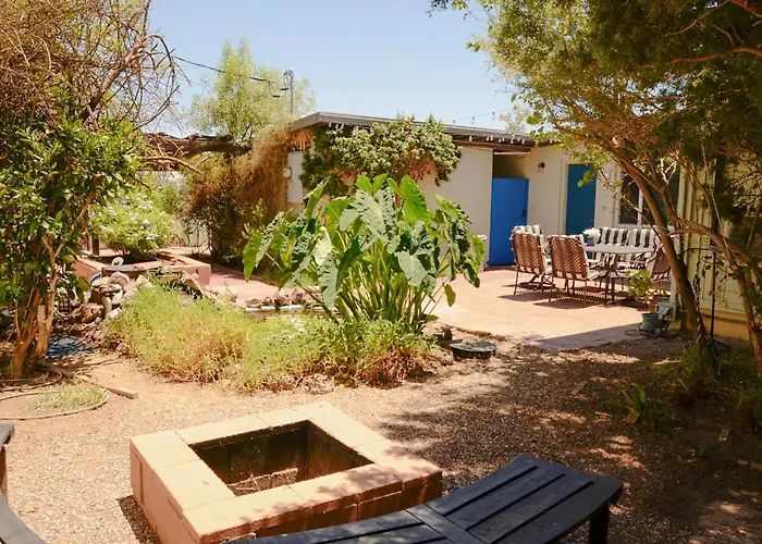 Relax At Artist's Secret Garden, Koi Pond & Jacuzzi, 4 Big Groups Holiday home Tucson