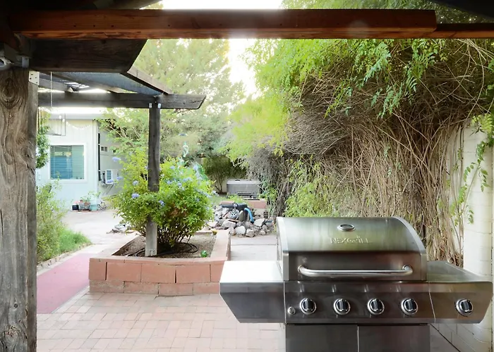 Relax At Artist's Secret Garden, Koi Pond & Jacuzzi, 4 Big Groups