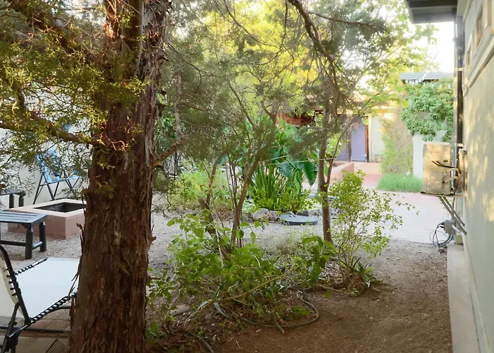 Relax At Artist's Secret Garden, Koi Pond & Jacuzzi, 4 Big Groups *