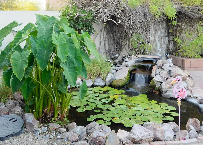 Holiday home Relax At Artist's Secret Garden, Koi Pond & Jacuzzi, 4 Big Groups *