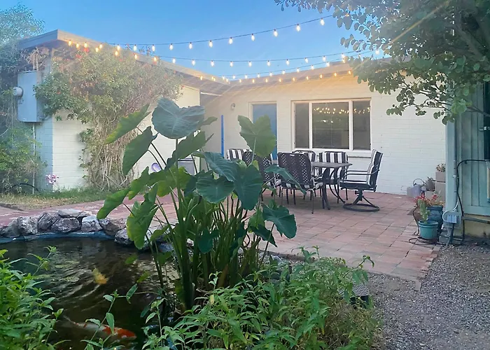 Holiday home Relax At Artist's Secret Garden, Koi Pond & Jacuzzi, 4 Big Groups Tucson